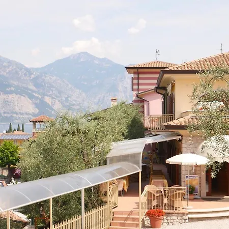 מלון דירות Casa Maria 3*